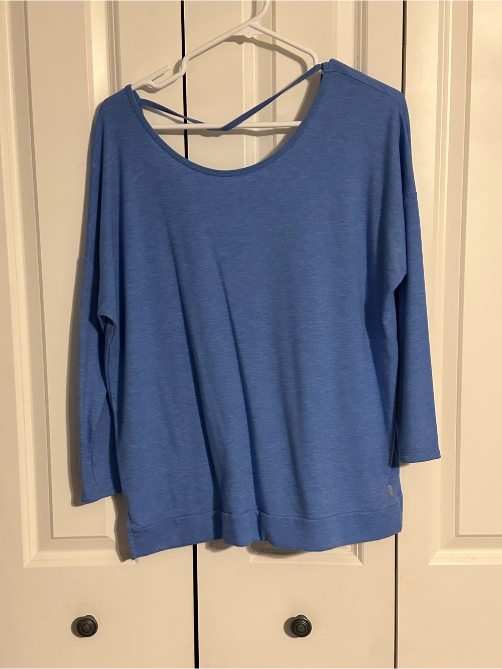 Victoria’s SecretBlue Women’s Lightweight Long-Sleeve Top with open back Detail